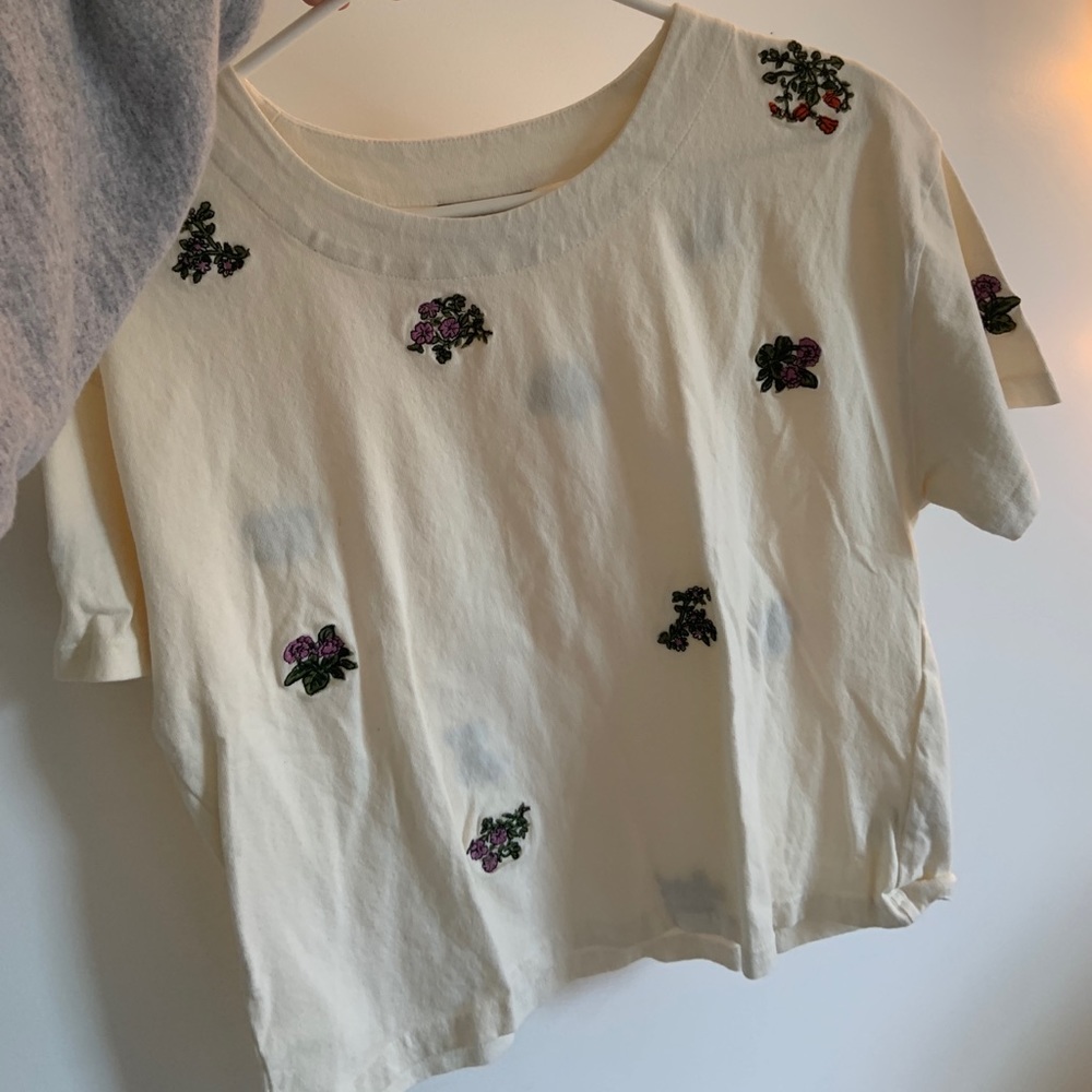 UP Creme, floral top